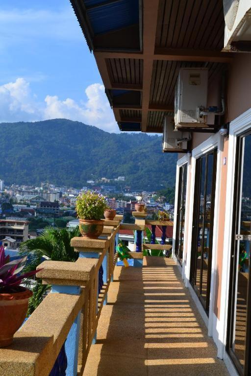 Oyo 851 On Hill Residence Patong Bagian luar foto