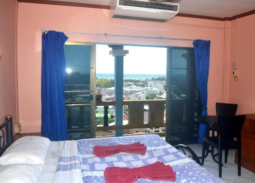 Oyo 851 On Hill Residence Patong Bagian luar foto