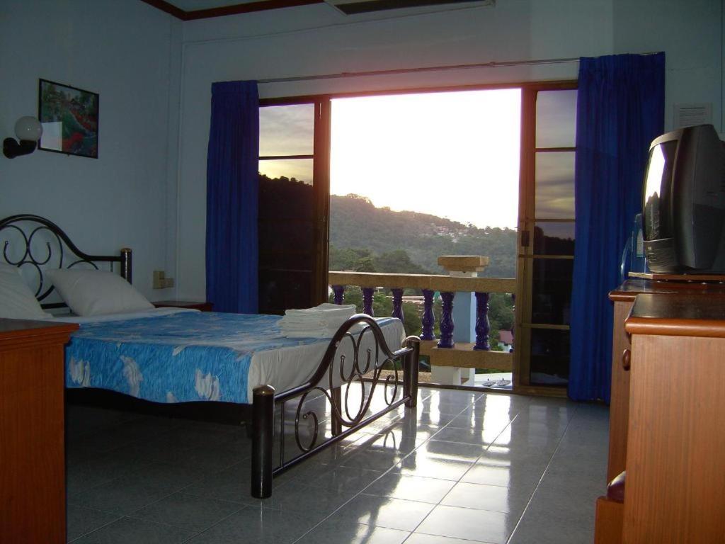 Oyo 851 On Hill Residence Patong Bagian luar foto