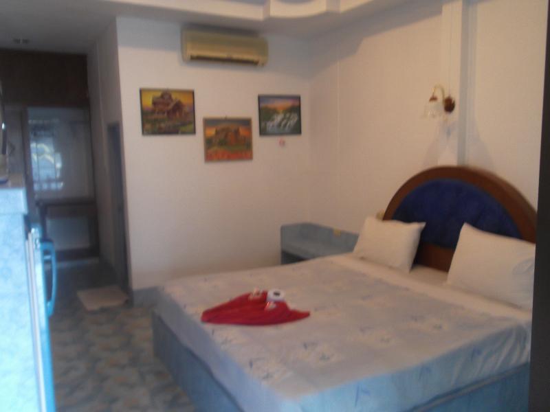 Oyo 851 On Hill Residence Patong Bagian luar foto
