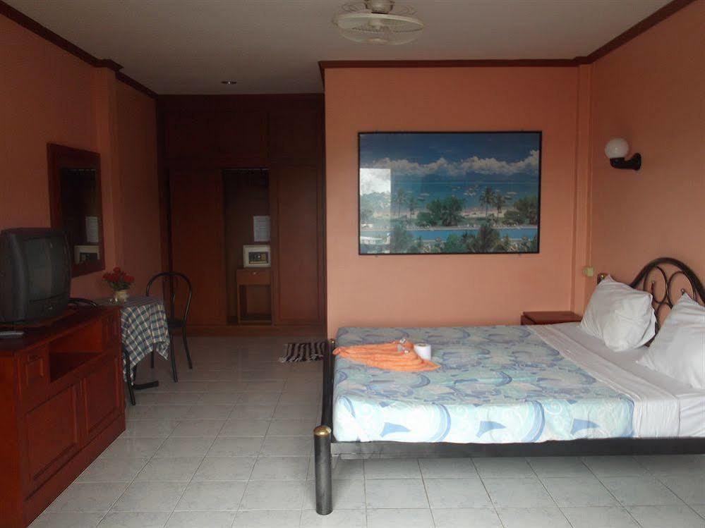 Oyo 851 On Hill Residence Patong Bagian luar foto
